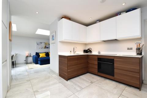 2 bedroom maisonette for sale, Shortlands Gardens Bromley BR2