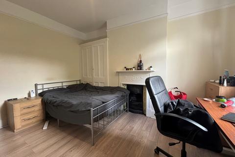 3 bedroom terraced house to rent, Larnach Road,  London, W6