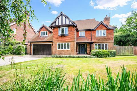 5 bedroom detached house for sale, Lincolns Mead, Lingfield RH7
