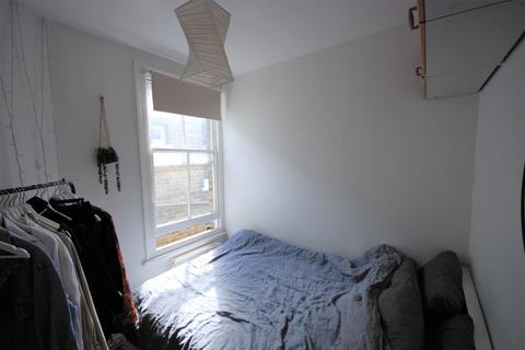 2 bedroom flat to rent, Marcus Terrace, London, SW18