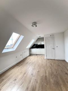 Studio to rent, Colney Hatch Lane, N10