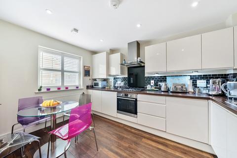 4 bedroom semi-detached house for sale, Weir Road, Bexley