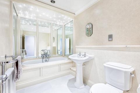 7 Chapel Square, Virginia Water, GU25 4SZ