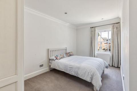7 Chapel Square, Virginia Water, GU25 4SZ