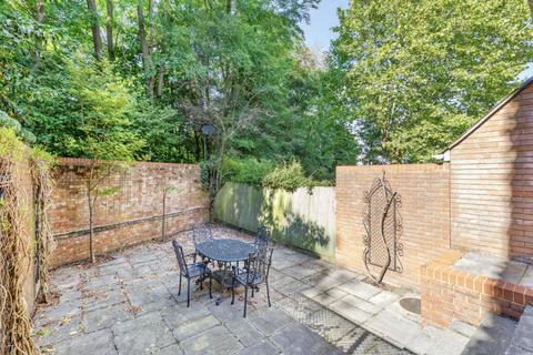 7 Chapel Square, Virginia Water, GU25 4SZ