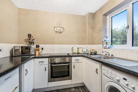 1 bedroom flat to rent, Winston Close Greenhithe DA9