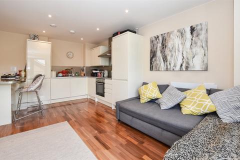 2 bedroom flat to rent, Azalea Drive, Swanley, BR8