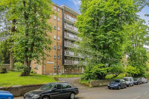 3 bedroom flat for sale, Crescent Wood Road, London, SE26