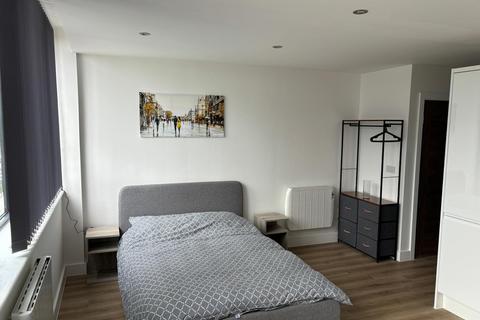 Studio to rent, Talbot Road, Old Trafford, Manchester