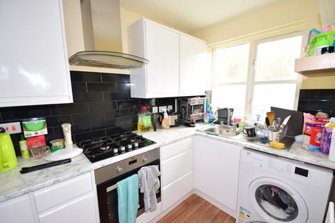 2 bedroom semi-detached house to rent, Templeton Close Portsmouth PO2