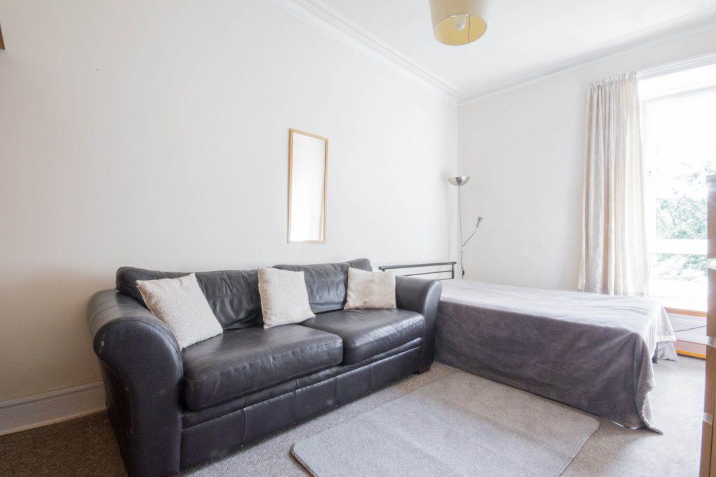 0321L Chancelot Terrace, Edinburgh... 3 bed flat £1,725 pcm (£398 pw)