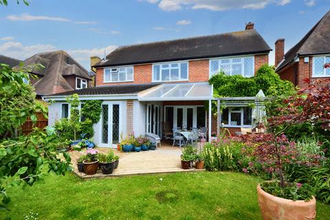 4 bedroom detached house for sale, Hayes Barton, Southend-On-Sea, SS1