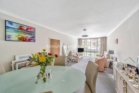 3 bedroom flat for sale, Holden Road, North Finchley