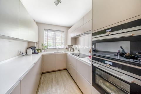 3 bedroom flat for sale, Holden Road, North Finchley