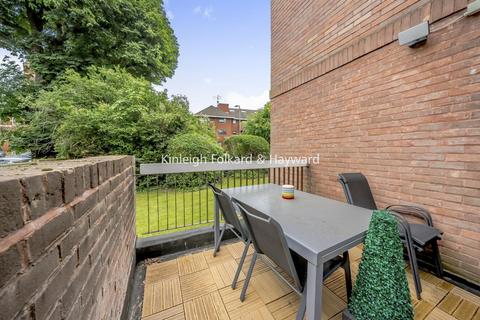 3 bedroom flat for sale, Holden Road, North Finchley