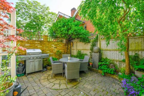 4 bedroom end of terrace house for sale, Manor Road, Walton-on-Thames, KT12