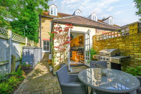 4 bedroom end of terrace house for sale, Manor Road, Walton-on-Thames, KT12