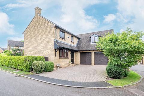 4 bedroom detached house for sale, Taggies Yard, Kettering NN14