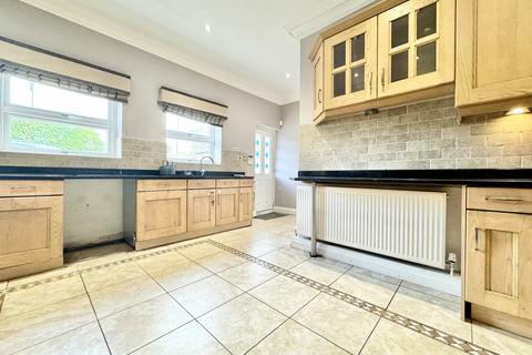 4 bedroom detached house for sale, Green Lane, Whitkirk