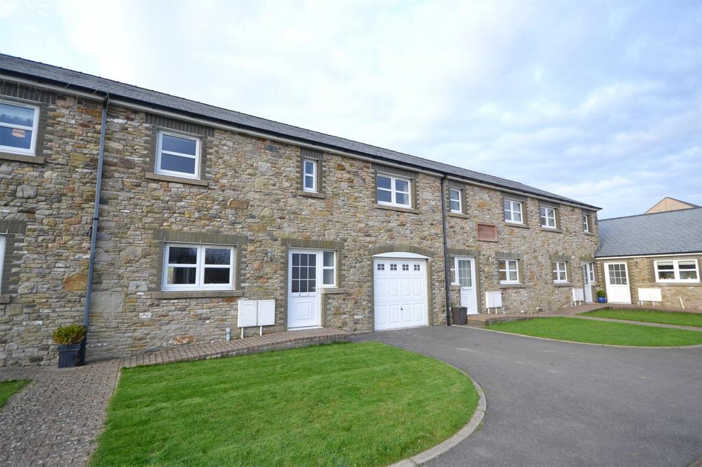 Swallow Croft, Workington CA14 4 bed terraced house to rent £950 pcm