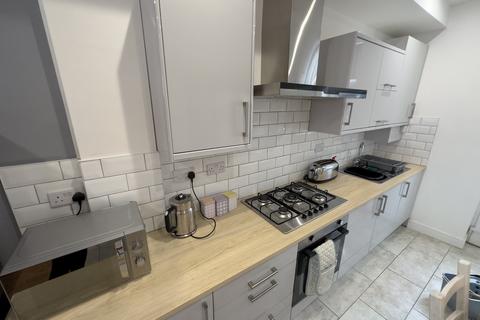 2 bedroom house share to rent, Thornycroft Road, L15 0EW,
