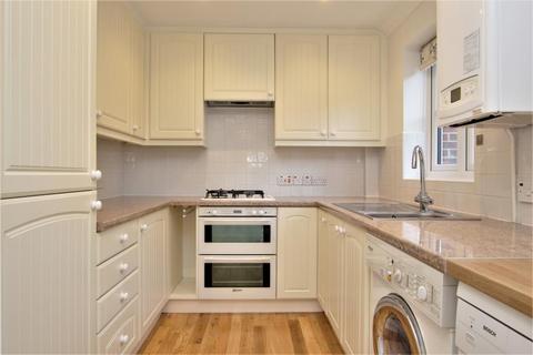 3 bedroom end of terrace house to rent, Willow Bank, Woking GU22
