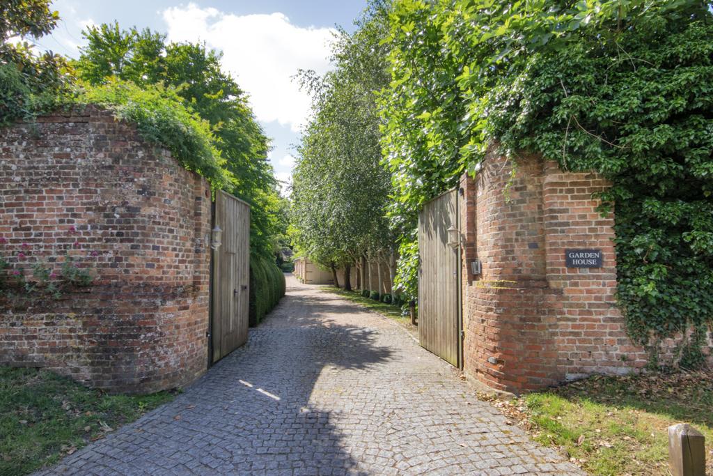 Entrance Gates