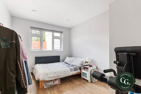 2 bedroom flat to rent, Wimbledon Park Road, London SW19