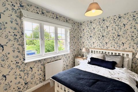4 bedroom detached house to rent, Poyle Road, Tongham, Farnham, Surrey, GU10