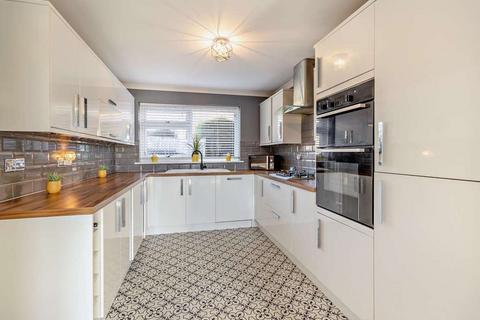 4 bedroom end of terrace house for sale, Glencoe Gardens, Leeds, West Yorkshire