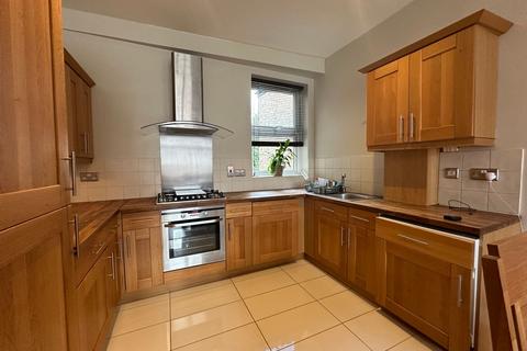 2 bedroom flat to rent, Chatsworth Gardens, London