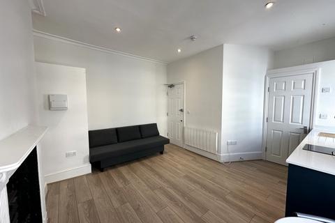 Flat to rent, Mornington Crescent, Camden, NW1