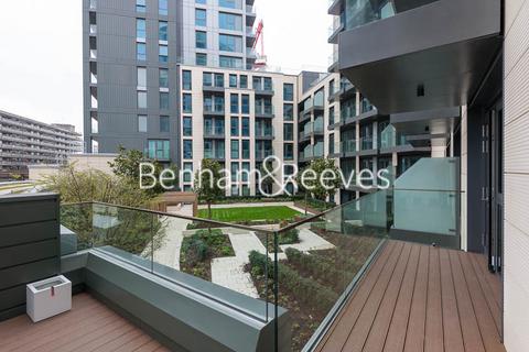 1 bedroom apartment to rent, Sovereign Court, Hammersmith W6