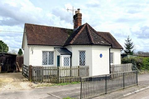 2 bedroom bungalow to rent, Romsey, Hampshire SO51
