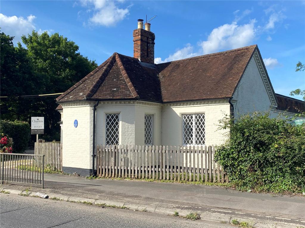 Romsey, Hampshire SO51 2 bed bungalow to rent £1,500 pcm (£346 pw)