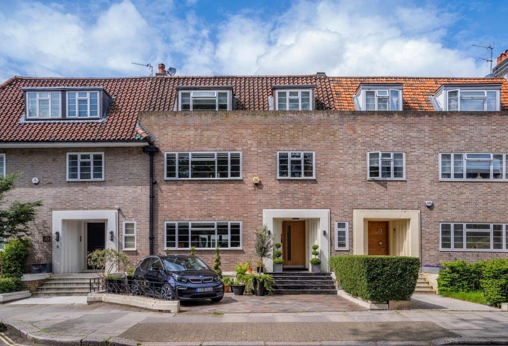 Hyde Park Street, Hyde Park Estate... 6 bed terraced house for sale £