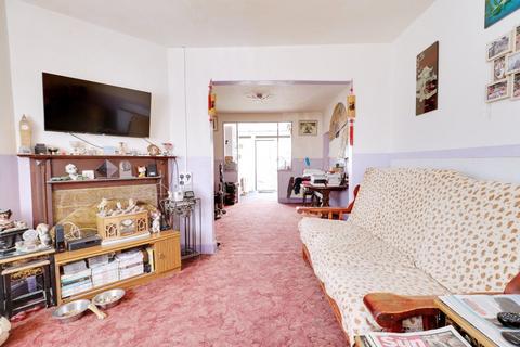 3 bedroom detached house for sale, Askwith Road, Rainham RM13