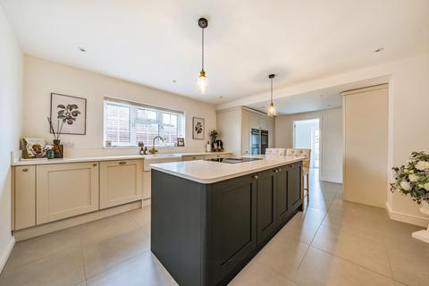 Avonleigh Clacton Road, Elmstead, Colchester, CO7 7DA