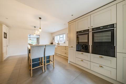 Avonleigh Clacton Road, Elmstead, Colchester, CO7 7DA