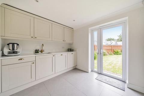 Avonleigh Clacton Road, Elmstead, Colchester, CO7 7DA