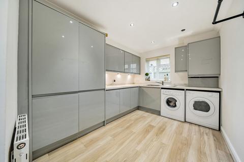Avonleigh Clacton Road, Elmstead, Colchester, CO7 7DA