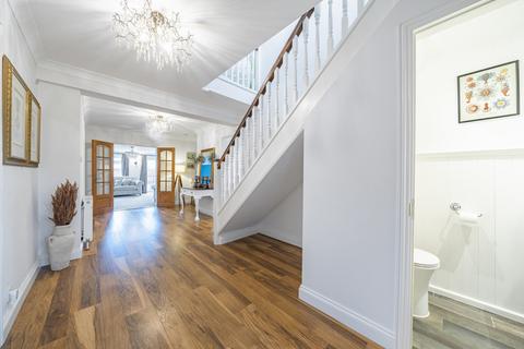Avonleigh Clacton Road, Elmstead, Colchester, CO7 7DA