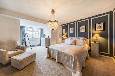 Avonleigh Clacton Road, Elmstead, Colchester, CO7 7DA
