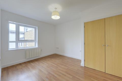 2 bedroom flat for sale, Desvignes Drive, Hither Green , London, SE13