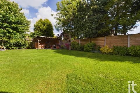 4 bedroom detached bungalow for sale, Woodside Drive, High Lane, Stockport, SK6