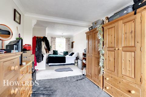 2 bedroom semi-detached bungalow for sale, Loxley Road, Lowestoft