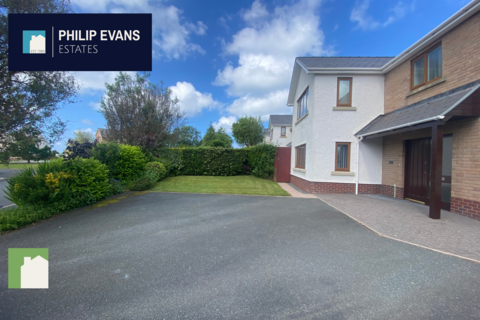 4 bedroom detached house to rent, Caer Wylan, Llanbadarn Fawr SY23