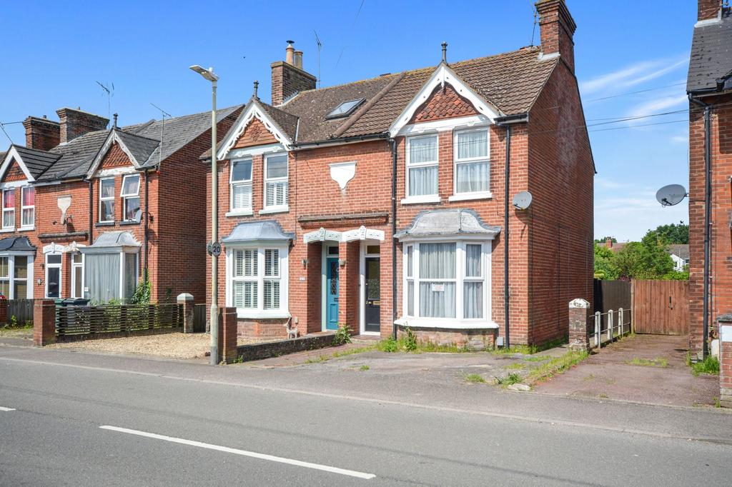 Hunter Road, Ashford TN24 3 bed semidetached house for sale £300,000