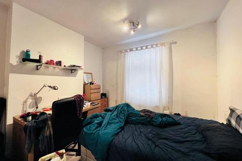 3 bedroom house share to rent, Church Avenue