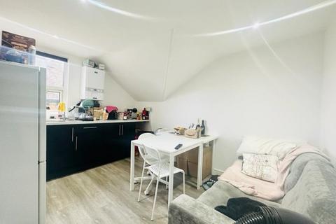 2 bedroom house share to rent, Park Road
